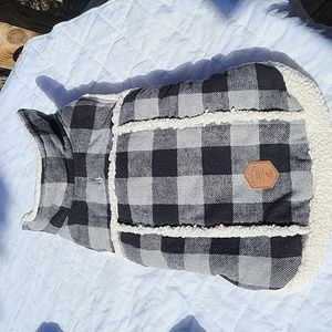 Fleece lined dog vest, black & white plaid, velcro closure, opening for leash